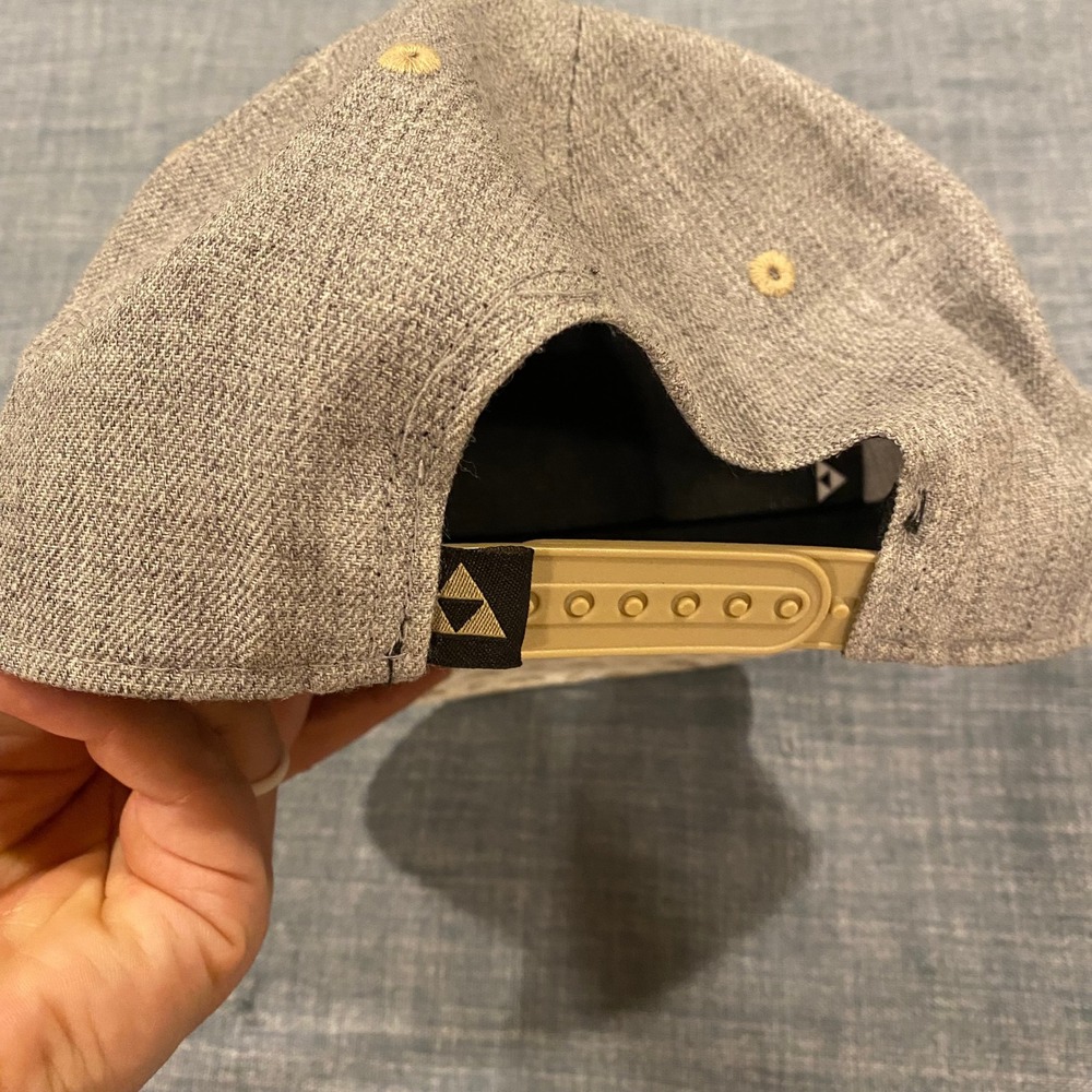 Nintendo The Legend of Zelda N64 Triforce Snapback Hat Grey Tan 2021 Nintendo - Picture 3 of 8